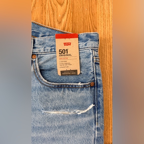 Levi's Women's Light Blue Straight Leg Jeans - Picture 2 of 9